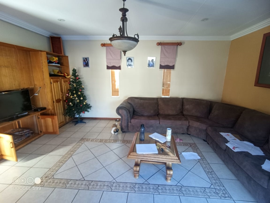 4 Bedroom Property for Sale in Langenhovenpark Free State